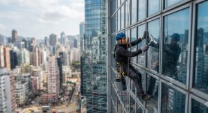 Dịch Vụ Lau Kính Tòa Nhà Chuyên Nghiệp Từ Đoan Áo Xanh